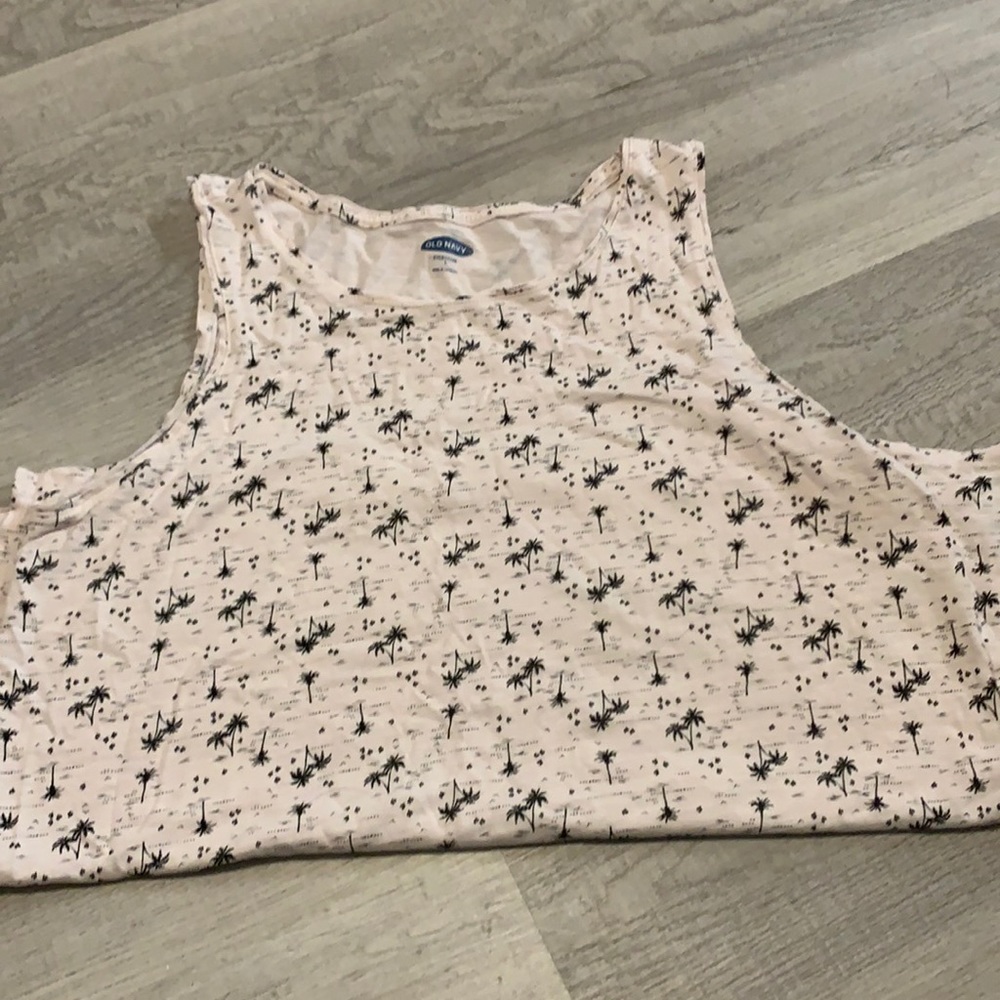 Old Navy Everywhere sleeveless tee